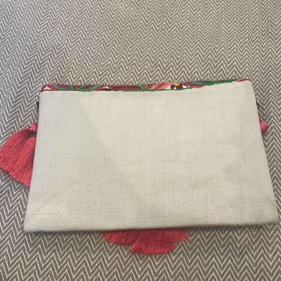 Embroidered HandMade Clutch Perfect for the Beach - Picture 2 of 5